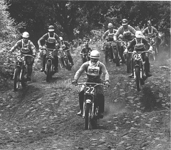 Hawkstone Park 1961, 22:Dave Curtis (Matchless), 23:Don Rickman (Metisse), 24:Derek Rickman (Metisse), 3:Gunnar Johansson (Lito), 1:Bill Nilsson (Husqvarna), 16:Albert Dirks (BSA), 27:Gordon Blakeway (Triumph), 4:Lars Gustavsson (Monark), 15:Broer Dirks (BSA) 